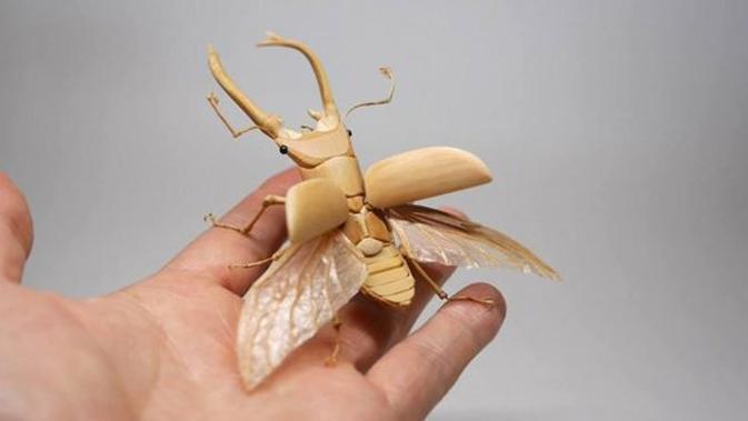 Buat Miniatur Serangga dari  Bambu  Hasil Karya  Pria Ini 