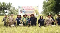 Mentan SYL Dampingi Presiden Panen Raya di Kebumen Tandai Panen Serempak di 30 Provinsi dan 113 Titik di Se-Indonesia