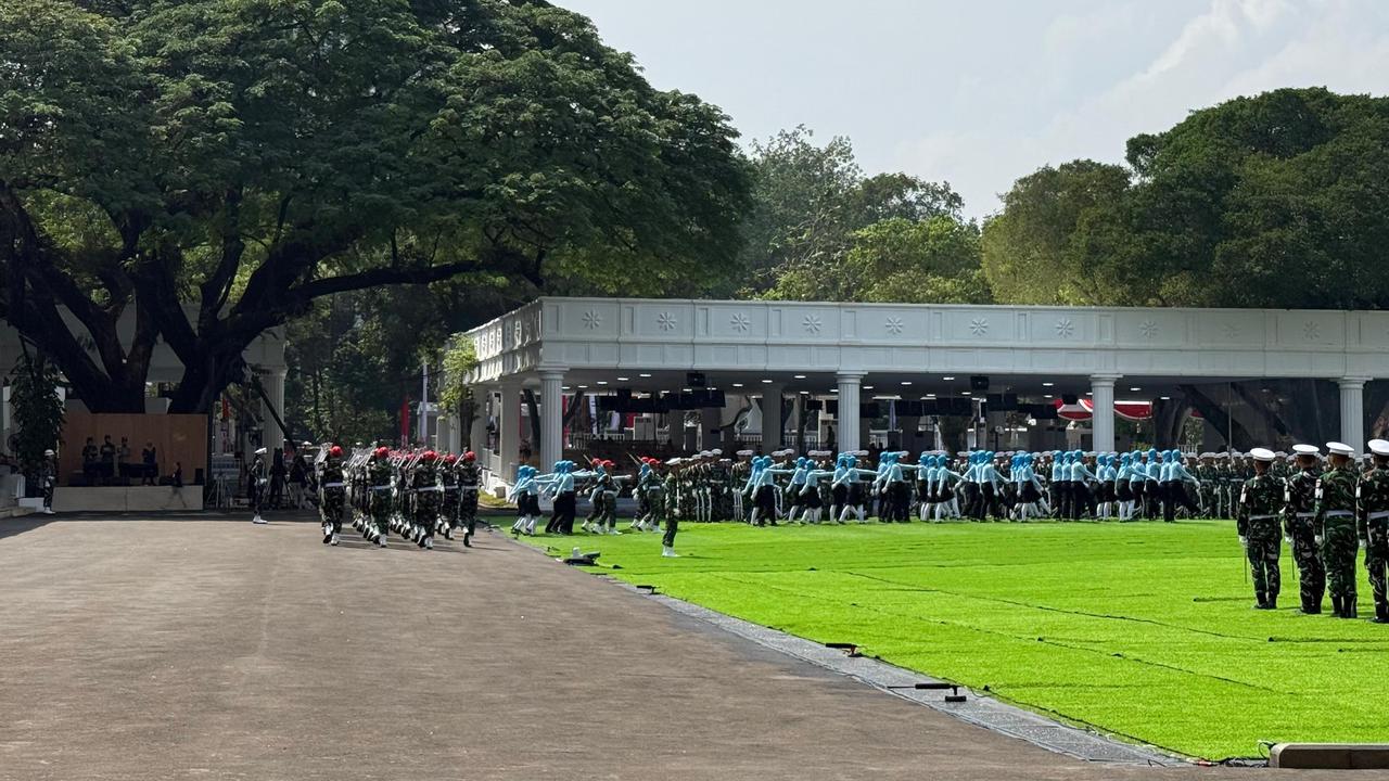Terik Matahari Tak Patahkan Semangat Paskibraka Gladi Kotor, Helikopter dan Jet Tempur Mengudara di Langit Istana