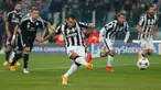 Duel panas terjadi di leg pertama Semifinal Liga Champions antara Juventus dengan Real Madrid di Juventus Stadium, Rabu (6/5/2015). Juventus menang 2-1 atas Real Madrid. (Reuters/Sergio Perez)