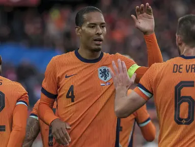 Premier League Liga Inggris total menyumbang 104 pemain dari total 24 kontestan di ajang Euro 2024 dan menjadi salah satu liga penyumbang pemain terbanyak. Dari jumlah tersebut, 5 pemain di antaranya dipercaya untuk menyandang ban kapten oleh negaranya. Siapa saja mereka? Simak uraiannya berikut ini. (AP Photo/Patrick Post)