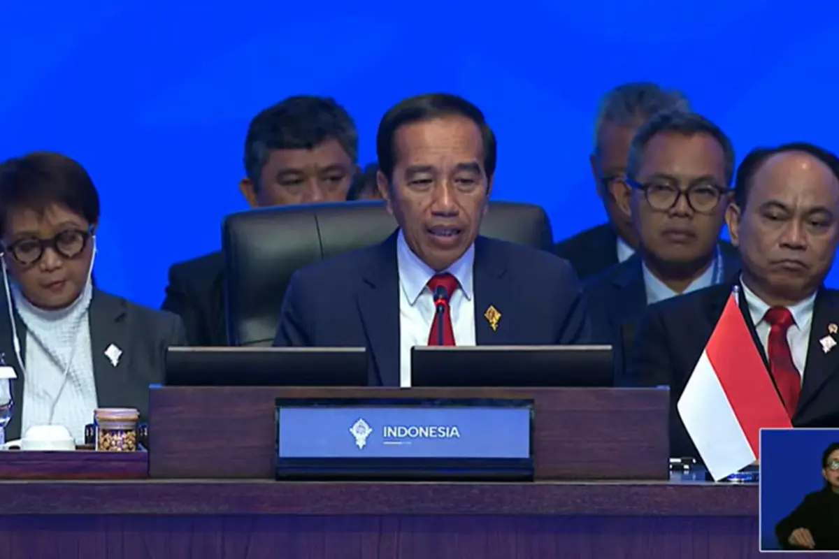 Presiden Joko Widodo menyatakan bahwa ancaman perubahn iklim sangat. Hal itu ia sampaikan dalam press briefing di KTT AIS Forum 2023.