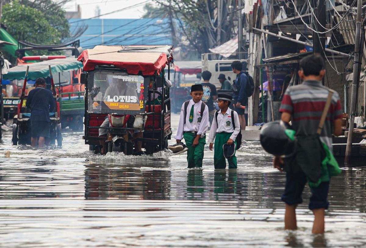Banjir rob rendam Muara Baru