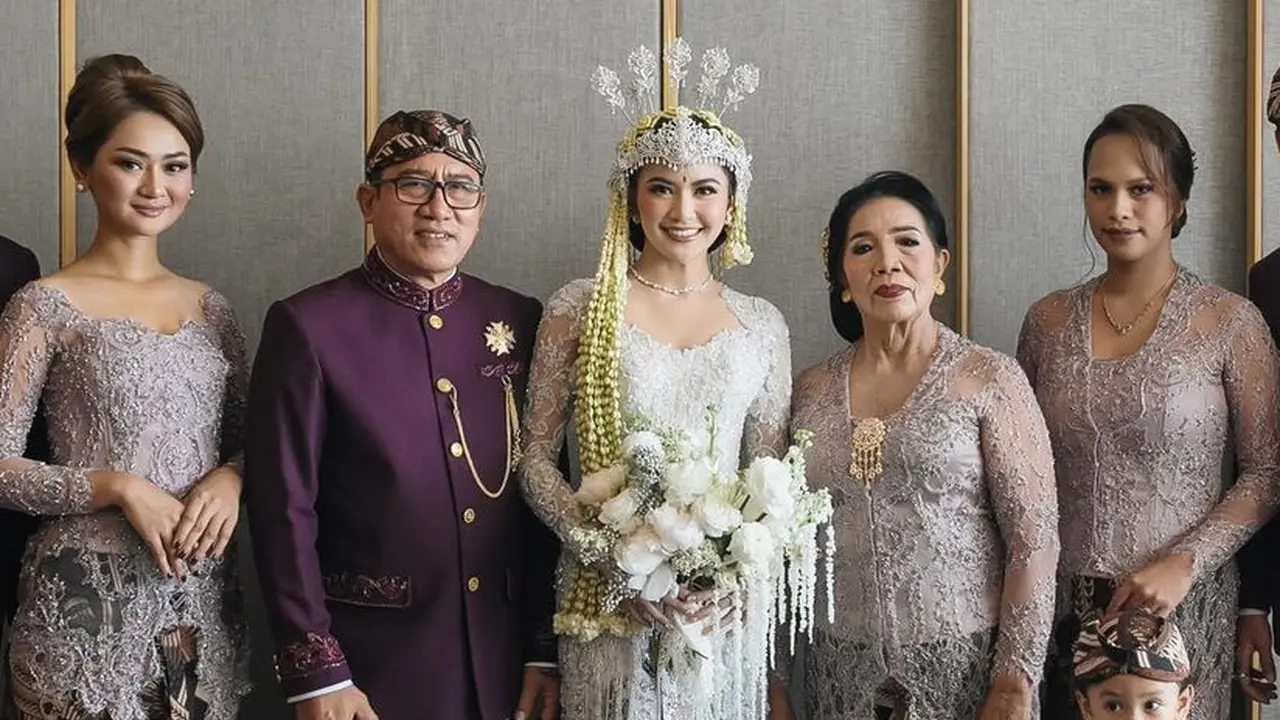 Gaya Keluarga Mahalini di hari pernikahannya