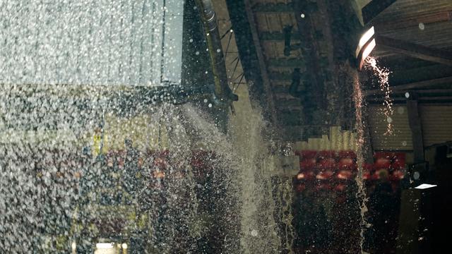 Foto: Melihat Wahana Air Terjun di Stadion Old Trafford, Kasian MU jadi Bahan Olok-olok Warganet Sejagat