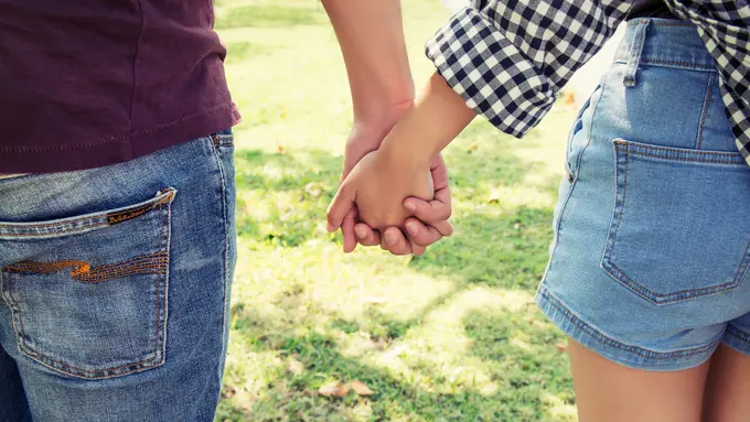 Pacaran atau Temenan? Ini Batasan yang Harus Kamu Sadari - Cover