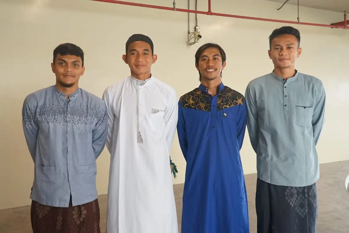Timnas Indonesia salat Idulfitri di Hotel Fairmont, Jakarta.