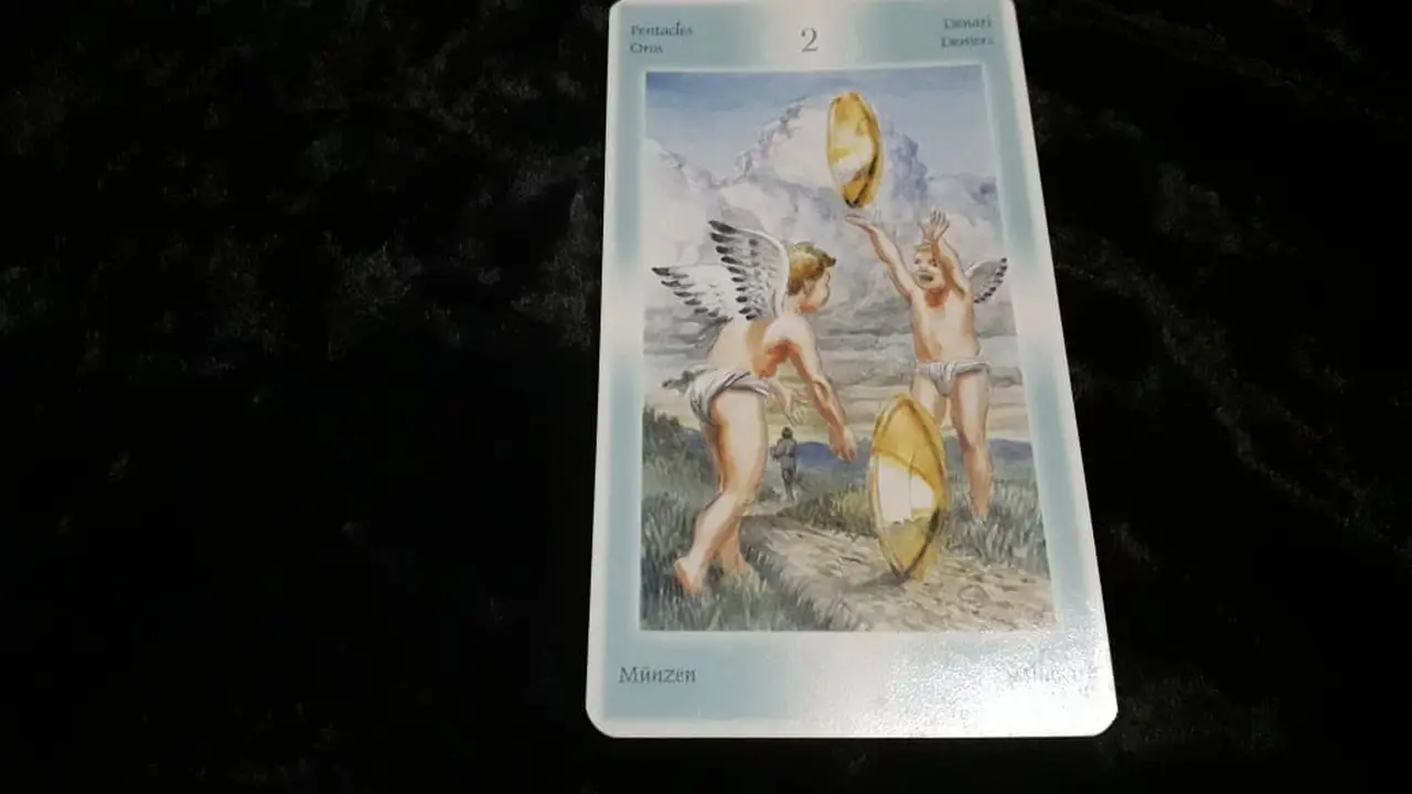 2 Pentacles, kartu yang terbuka dalam Tarot Hari Ini, Rabu, 14 November 2018. (Foto: Elisabet Kusumodewi)