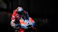 Pebalap Ducati, Andrea Dovizioso, saat beraksi pada sesi kualifikasi di Sirkuit Motegi, Jepang, Sabtu (20/10/2018). Andrea Dovizioso akan memulai balapan MotoGP Motegi dari posisi terdepan sedangkan Marc Marquez keenam. (AFP/Martin Bureau)