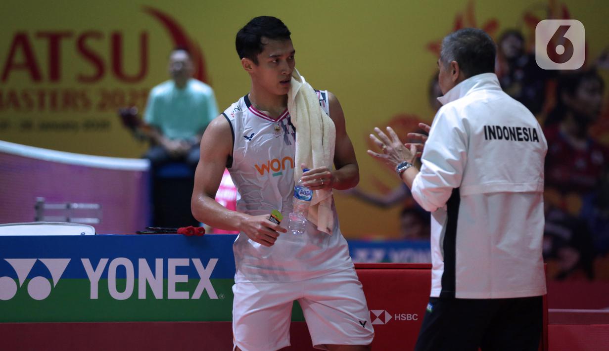 Di game pertama, duel antara Jonatan Christie melawan Kenta Nishimoto berlangsung ketat dan sengit. (Liputan6.com/Helmi Fithriansyah)