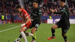 Laga antara Girona melawan Liverpool berlangsung ketat dan sengit. (MANAURE QUINTERO/AFP)