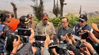 Pratikno Turun Langsung ke Bromo, Ungkap Strategi Padamkan Api