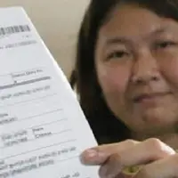 Dua perempuan ini ingin buang sial, tapi mereka malah kena tipu. (Sumber Foto: Kapanlagi.com)