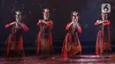Salah satu tarian daerah yang ditampilkan Komunitas Perempuan Menari (KPM) pada gelaran ArtChipelaGong di Teater Besar, Taman Ismail Marzuki, Jakarta Pusat, Sabtu (26/10/2024). (Liputan6.com/Helmi Fithriansyah)