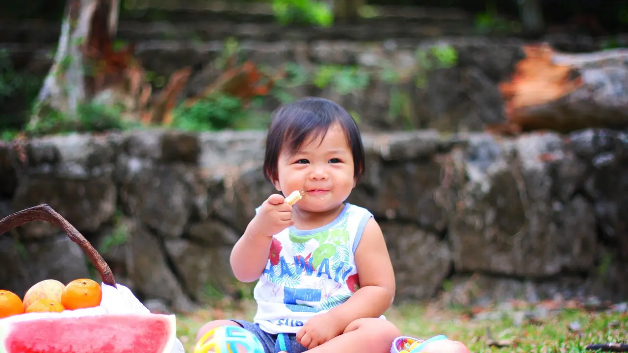 anak makan