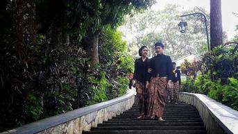 Jelang Menikah, Ini Potret Kaesang dan Erina Gudono Ziarah ke Makam Raja Mangkunegara