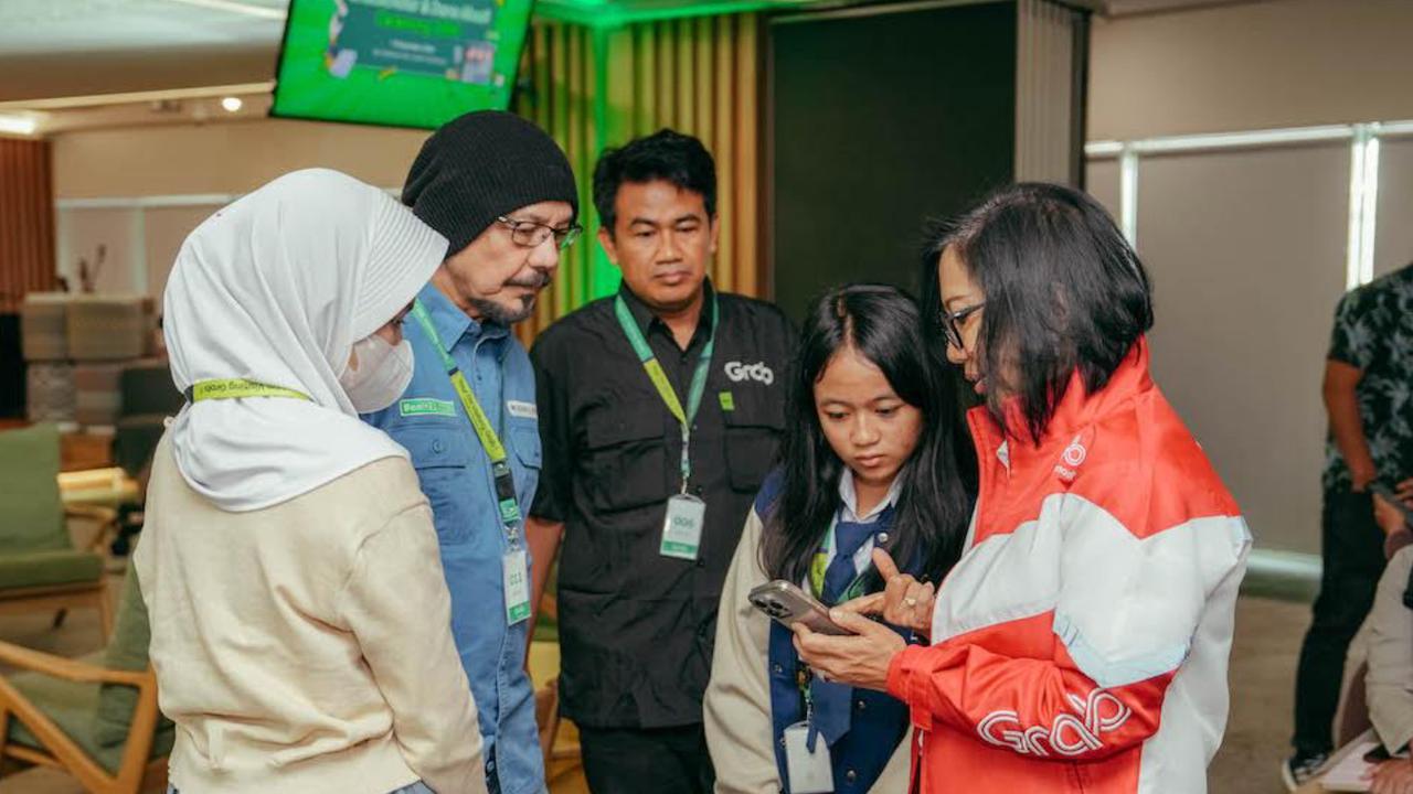 Grab Salurkan 1 Juta Dolar untuk Lebih dari 33.000 Pelaku Sektor Transportasi dan Pelaku UMKM