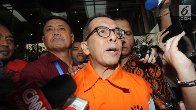 Ekspresi Mantan Dirut Garuda Emirsyah Satar Saat Ditahan KPK