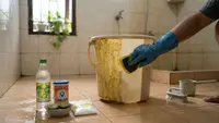 7 Cara Membersihkan Ember Kamar Mandi Berkerak dengan Mudah, Kembali Kinclong