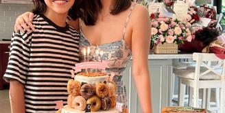 Resmi sudah Bunga Citra Lestari memasuki usia ke 40 tahun. Meski demikan, ia tetap memiliki pesona awet muda layaknya remaja [@bclsinclair]