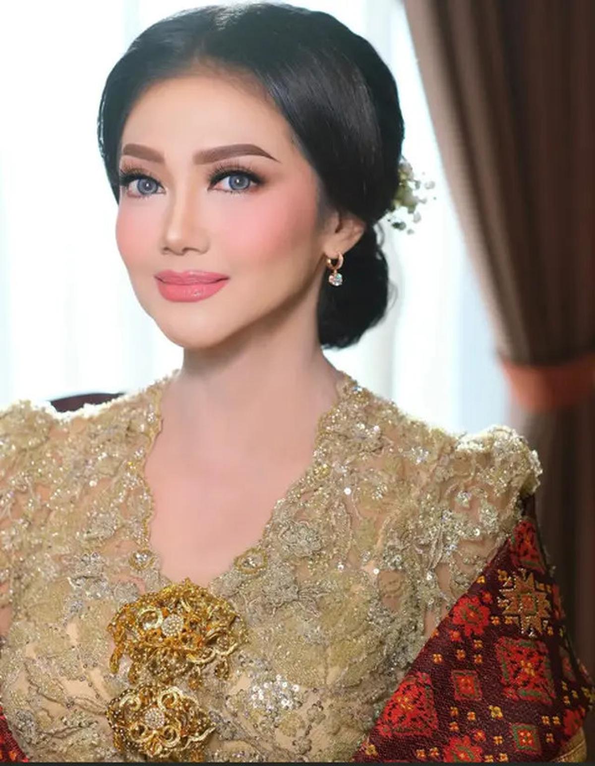 6 Model Rambut ala Bella Saphira saat Hadiri Kondangan, Bisa Jadi Inspirasi Ibu 50 Tahunan