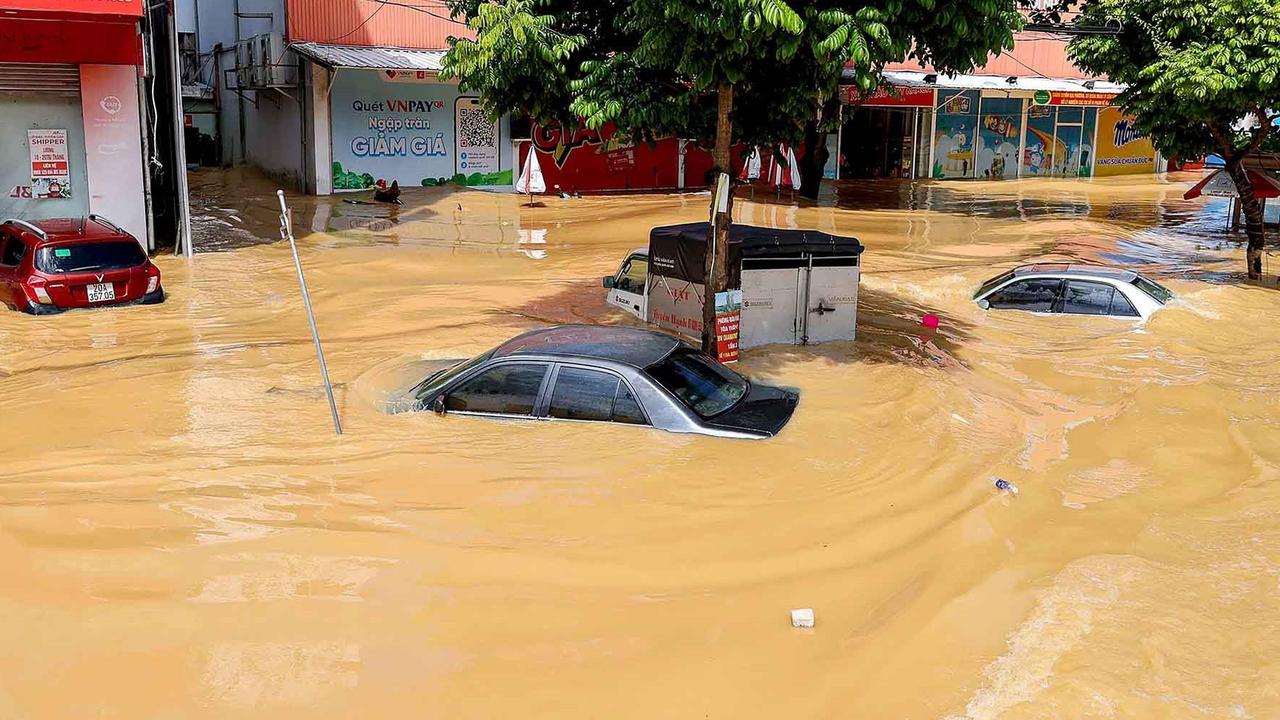 FOTO: Topan Matmo Luluhlantakkan Vietnam Utara, Banjir Terburuk dalam 60 Tahun