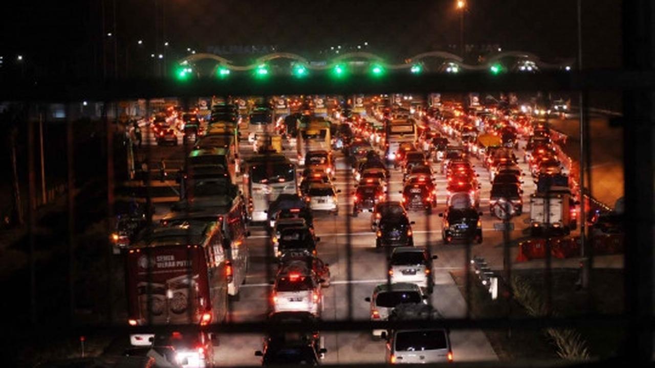 Gerbang Tol Palimanan macet hingga 10 km