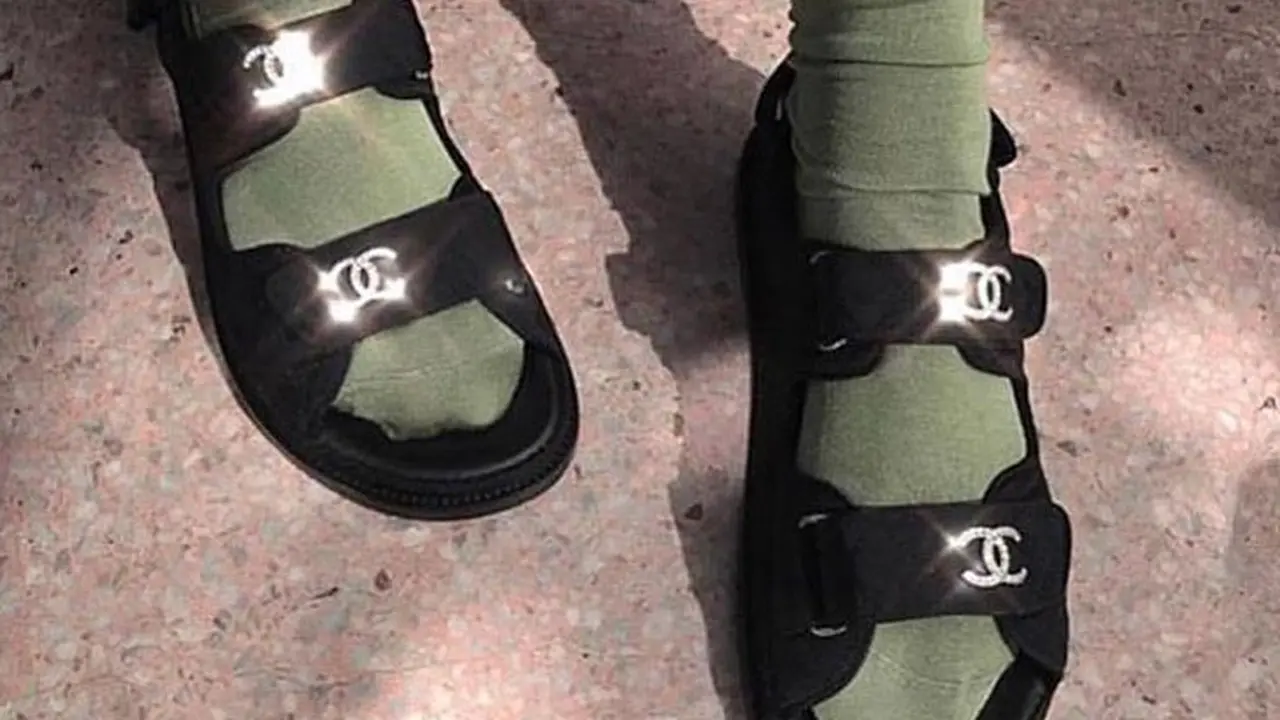 Sandal Turis, Tren Alas Kaki yang Wajib Dimiliki