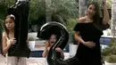 Dalam boomerang itu, kedua anaknya memegang balon berbentuk angka 1 dan 2. Lalu Jessica pun juga memegang balon yang berbentuk angka 3. Tak hanya itu, ia juga menyertakan tulisan sebagai captionnya. (Instagram/jessicaalba)