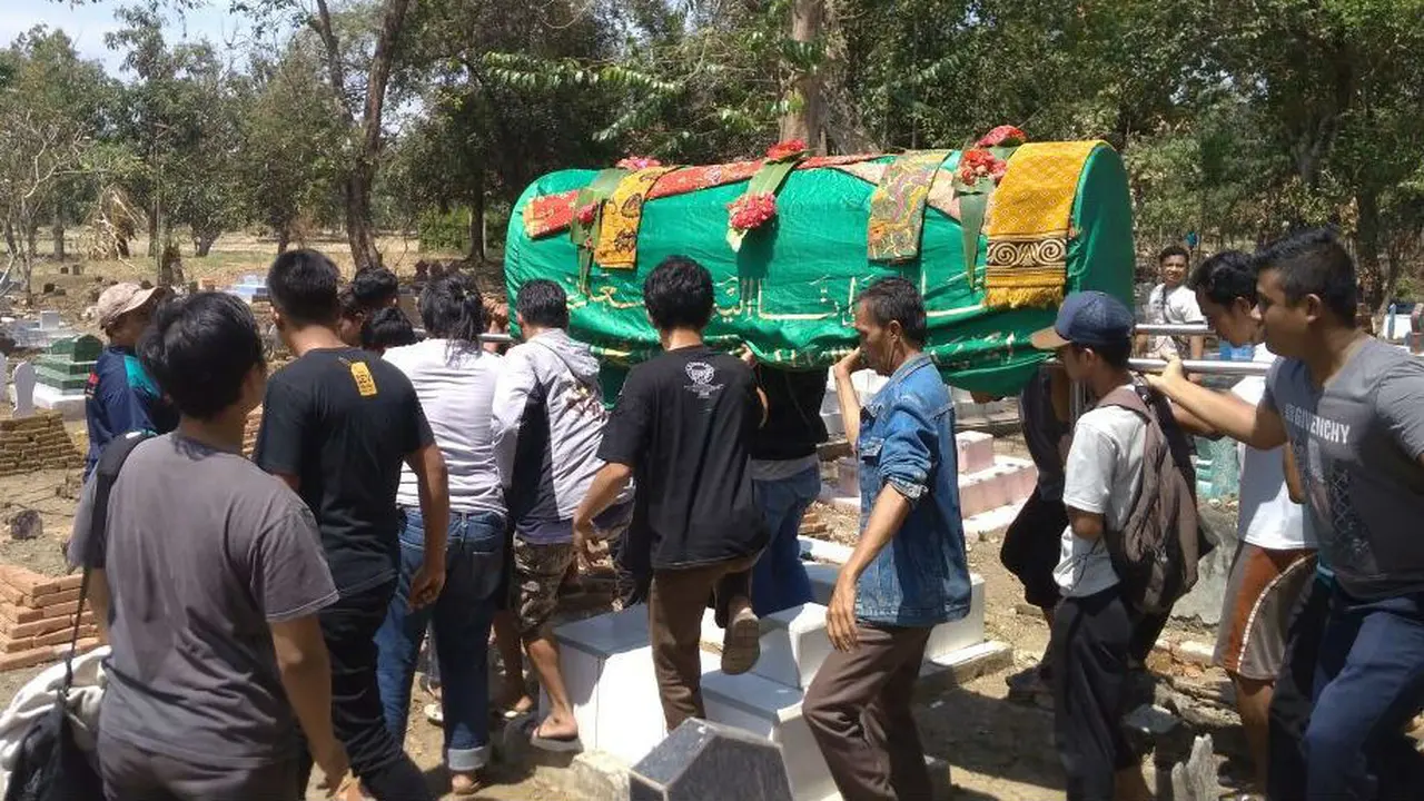 Cium Tangan Haringga Sirila Kepada Ibunda Sebelum Meninggal