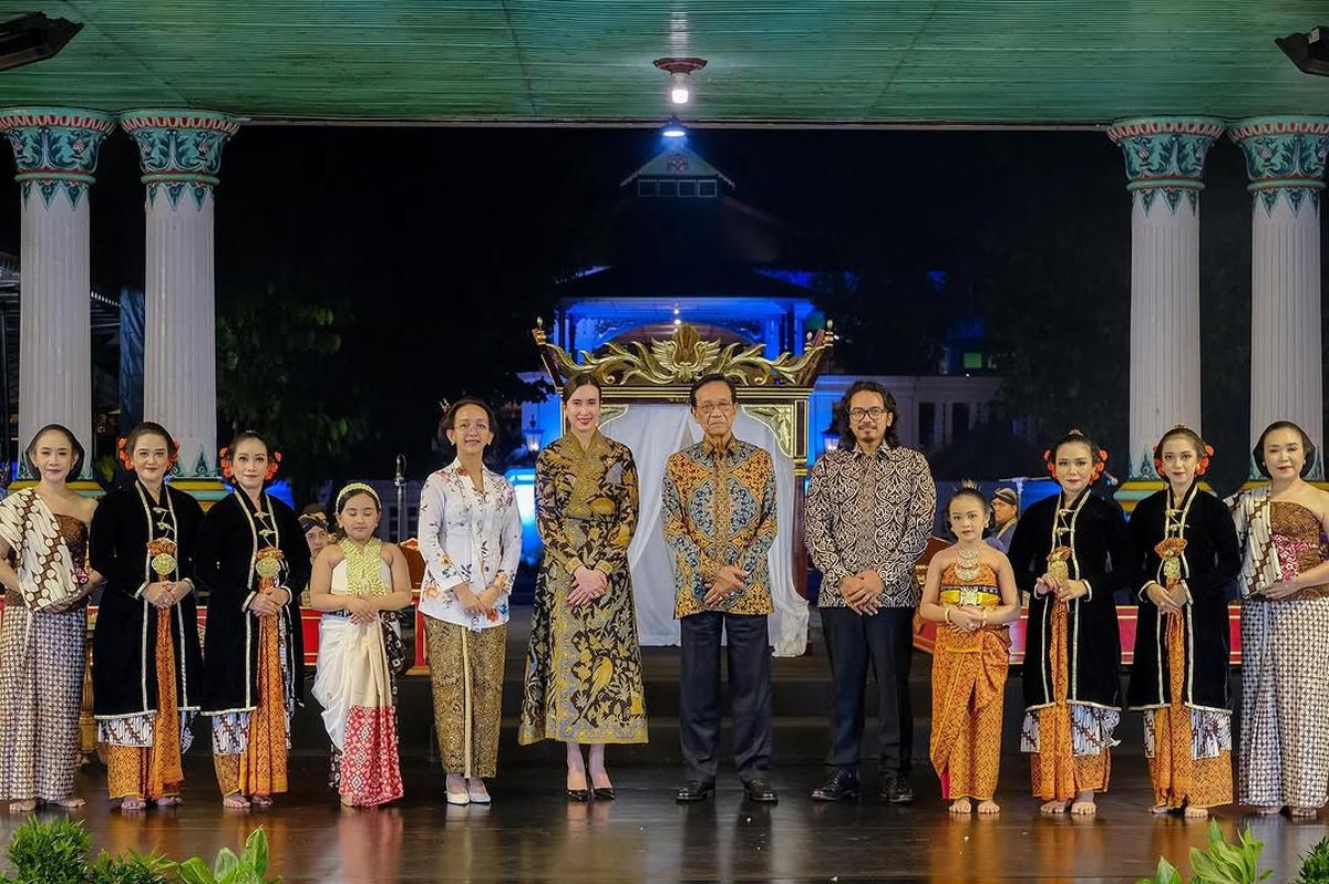 Potret Widiyanti Putri Wardhana Bersama Sri Sultan Hamengkubuwono X Hadiri Penutupan Pameran Parama Iswari