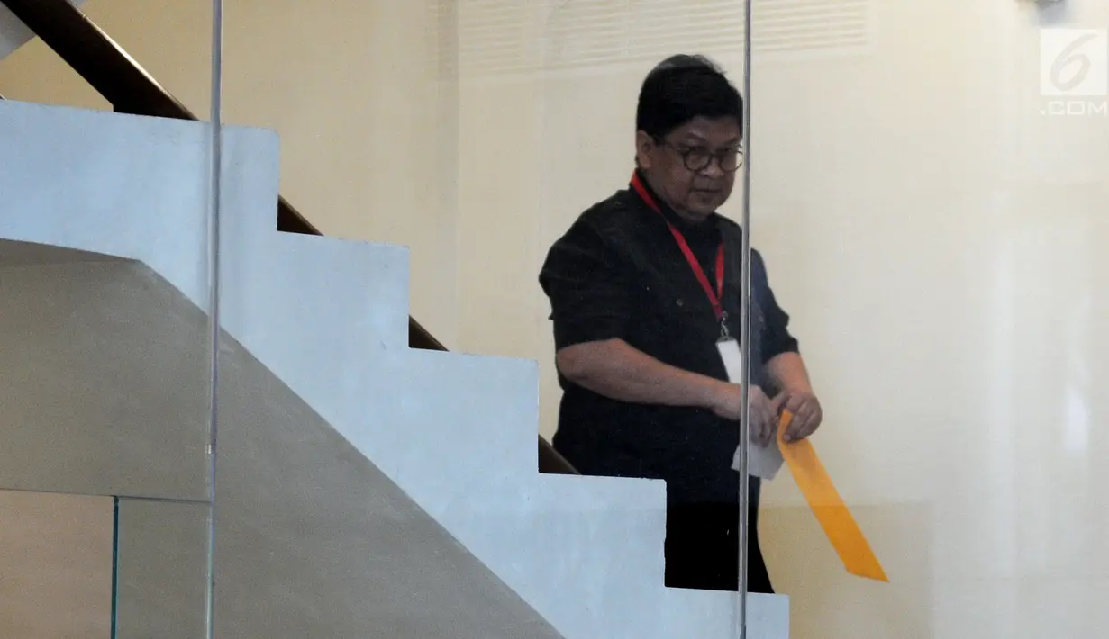 Mantan Menteri BUMN Laksamana Sukardi usai menjalani pemeriksaan penyidik di Gedung KPK, Jakarta, Rabu (10/7/2019). Sukardi diperiksa untuk tersangka Sjamsul Nursalim terkait dugaan korupsi penerbitan surat keterangan lunas (SKL) Bantuan Likuiditas Bank Indonesia ( BLBI). (merdeka.com/Dwi Narwoko)
