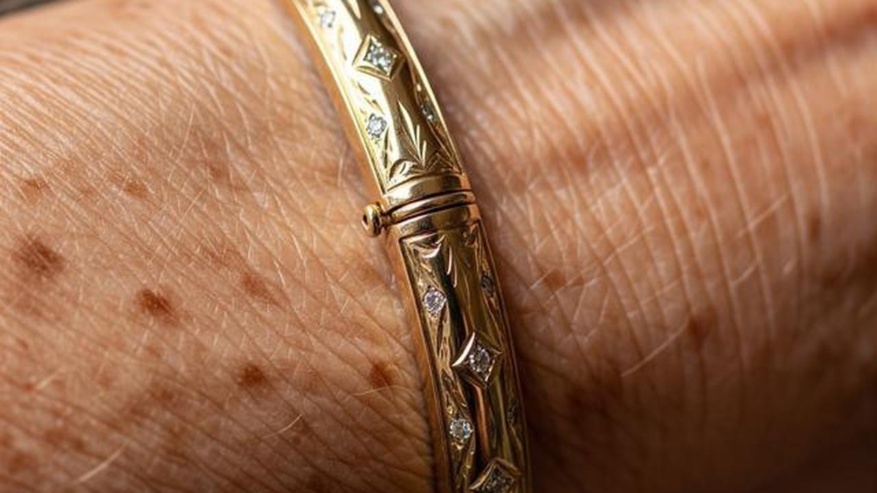 10 Model Bangle Emas Ringan untuk Lansia agar Nyaman Dipakai Sehari-Hari