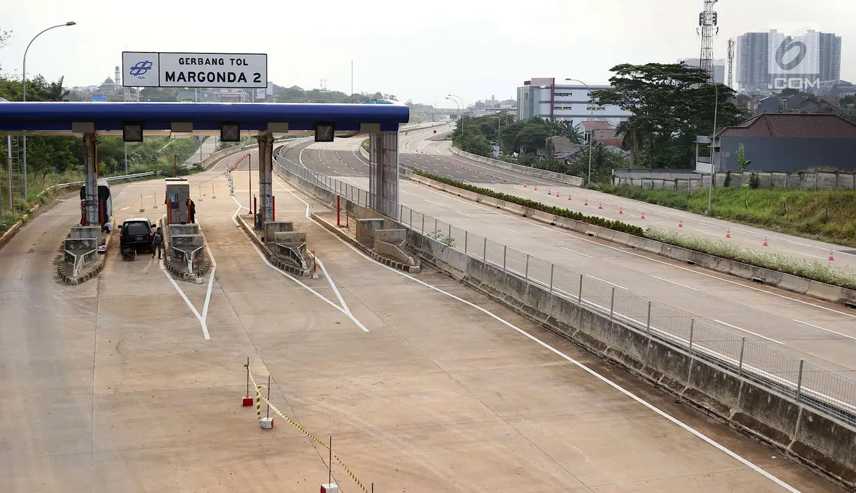 Pemandangan Gerbang Tol Margonda 2 yang sedang dalam pembangunan di kawasan Depok, Jawa Barat, Kamis (6/9). Gerbang Tol Margonda 2 masuk dalam proyek Tol Cijago Seksi II. (Liputan6.com/Immanuel Antonius)