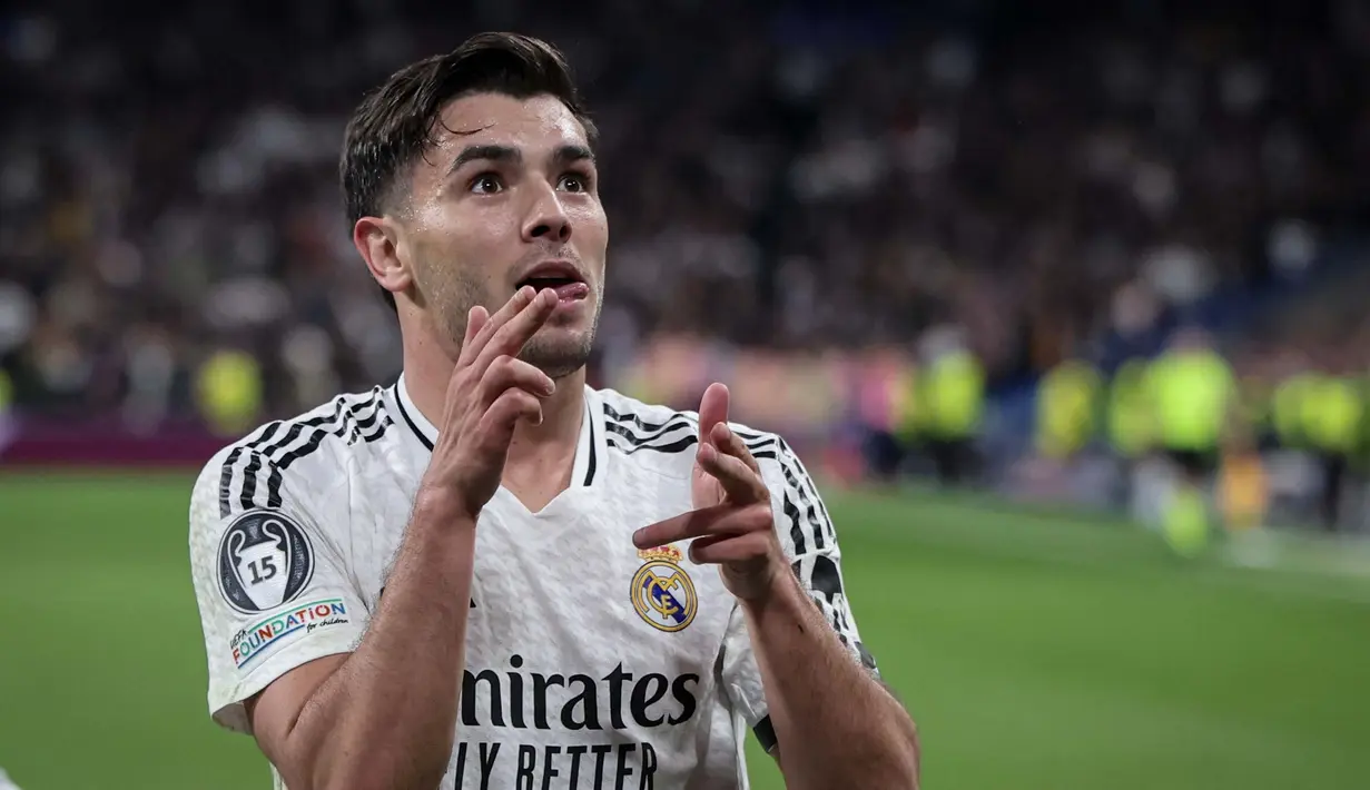 Pada menit ke-55, aksi Brahim Diaz berhasil memperdaya barisan pemain belakang Atletico Madrid. Real Madrid unggul 2-1. (Thomas COEX/AFP)