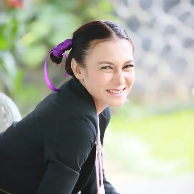 6 Potret Terbaru Putty Noor 'Suami-Suami Takut Istri', Awet Muda di Usia 43 Tahun