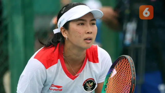 Foto: Aksi Aldila Pimpin Tim Tenis Beregu Putri Indonesia Rebut Emas SEA Games 2023, Comback Manis setelah Tertinggal di Partai Pertama