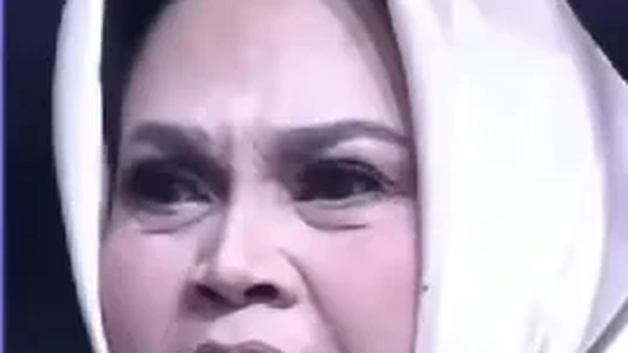 Hetty Koes Endang Ngamuk Dapat Perlakuan Tak Sopan di Backstage, Ending-nya Cium Tangan