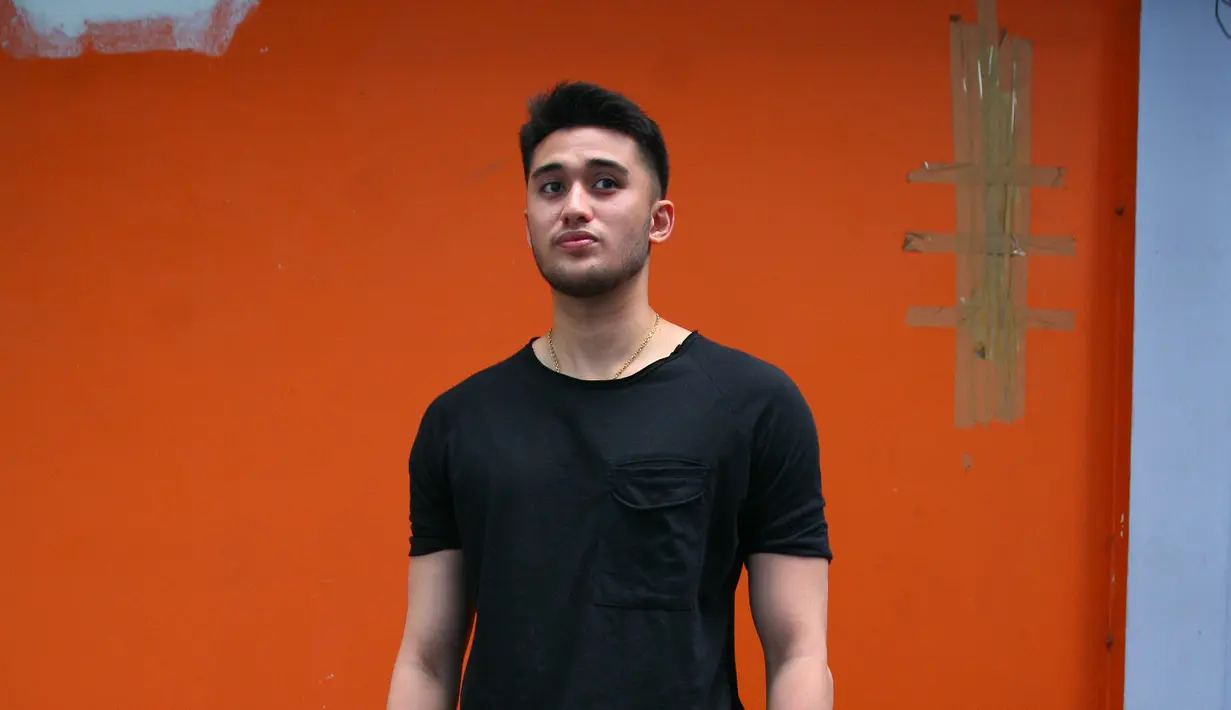 Wajar jika rindu terus menghantui anak-anak dan istri mendiang Sys. Namun yang semakin membuat Sabda rindu dengan ayahnya adalah belum juga dipertemukan lewat mimpi.  (Nurwahyunan/Bintang.com)