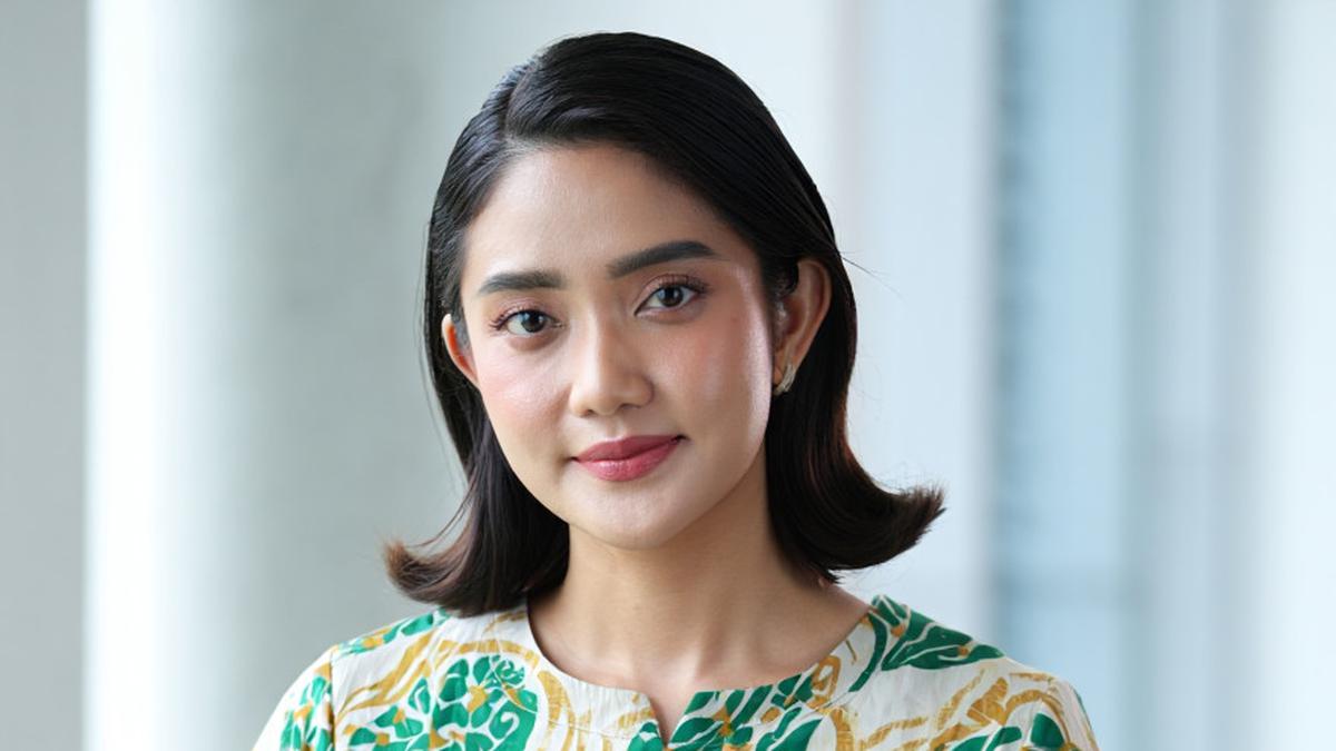 9 Pilihan Blouse Batik Wanita Kerja Model Simple Elegan, Cocok untuk Suasana Formal