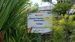Pasar Wisata Tani Sekar Mulyo Kota Batu, Malang, Jawa Timur adalah salah satu klaster usaha binaan BRI lewat program Klasterku Hidupku BRI. Aneka fasilitas kemudahan dirasakan para anggota Klaster Tanaman Hias Sekar Mulyo, baik untuk urusan simpanan dan pinjaman, maupun transaksi dengan para pelanggan. (Dok. BRI)
