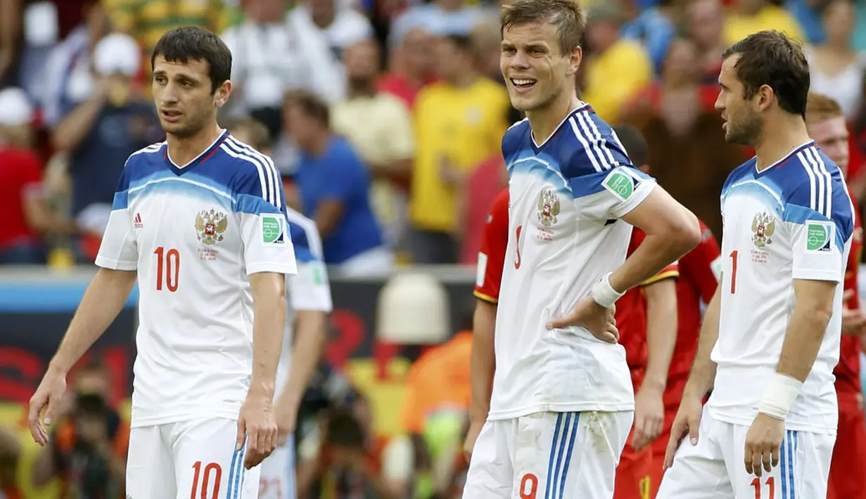 Ekspresi tiga pemain Rusia, Alan Dzagoev, Alexander Kokorin dan Alexander Kerzhakov usai dikalahkan Belgia 0-1 di laga penyisihan Piala Dunia Grup H di Stadion Maracana, Rio de Janeiro, Brasil, (22/6/2014). (REUTERS/Alessandro Garofalo)