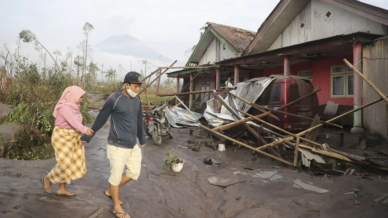 Rumah-Rumah Terdampak Gunung Semeru Meletus