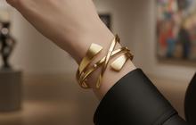 Elegansi dan Seni dalam 8 Gelang Emas Cuff Sculptural Desain Abstrak 2025