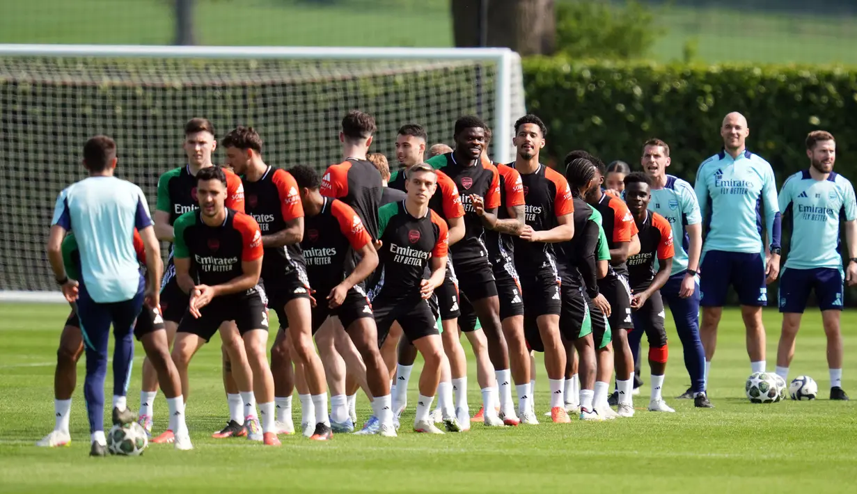 Kedua tim sama-sama mengincar gelar juara Liga Champions untuk pertama kalinya. Pemenang dari laga ini akan berjumpa pemenang antara Barcelona atau Inter Milan di babak final. (Adam Davy/PA via AP)