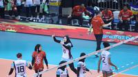 Jakarta Pertamina Enduro (JPE) membuka peluang mempertahankan gelar Proliga 2026 setelah menaklukkan Gresik Phonska Plus Pupuk Indonesia dengan skor 3-1 pada leg pertama Grand Final Proliga 2026, di GOR Amongrogo, Yogyakarta, Jumat (24/4/2026) sore WIB. (dok. PBVSI)
