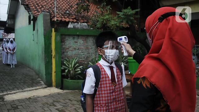 FOTO: Disiplin Prokes saat Pembelajaran Tatap Muka Terbatas