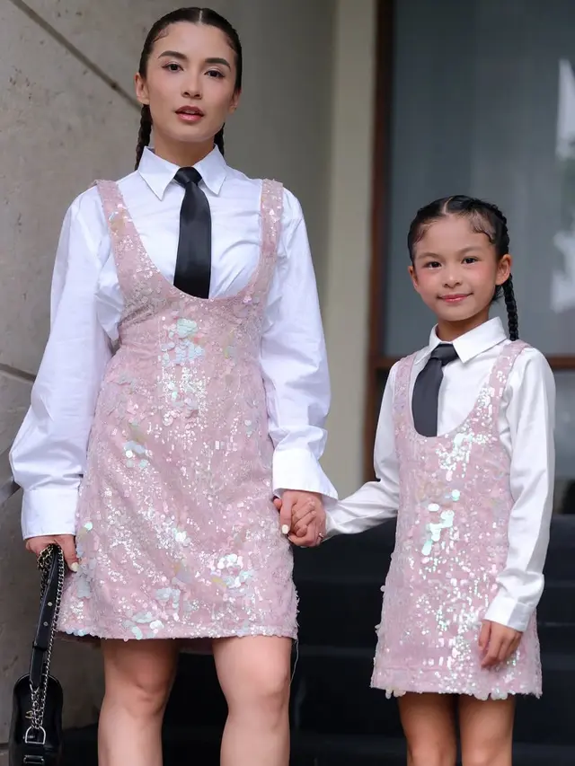 Chelsea Olivia dan Nastusha Olivia Alinskie nonton konser Blackpink. [@chelseaoliviaa]