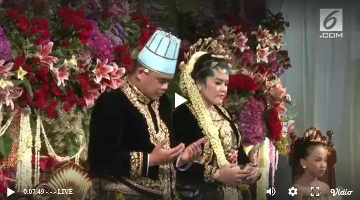 Busana pengantin resepsi malam pernikahan Kahiyang Ayu-Bobby Nasution (Foto: Liputan6.com)