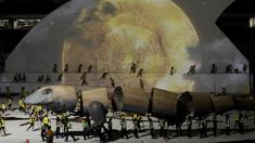 Replika komodo raksasa ditampilkan saat latihan persiapan upacara pembukaan Asian Para Games 2018 di SUGBK, Jakarta, Kamis (27/9/2018). Pembukaan Asian Para Games 2018 akan digelar pada 6 Oktober 2018. (Bola.com/M Iqbal Ichsan)